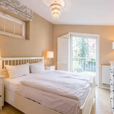 Haus Auf Dem Huegel Moderne 12